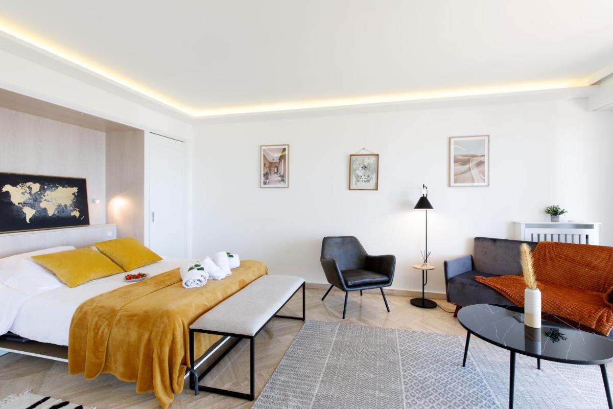 Image 3 of Suite Riviera – Sea View – Clim – 50M Plage – Residence de standing – Spacieux 180 M2 – Parking