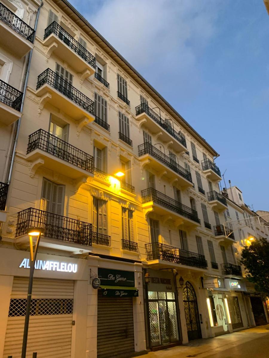 Image 5 of Superbe 3 pièces refait à neuf classé 4 étoiles avec ascenseur et balcon à pied de la plage et du palais des festivals