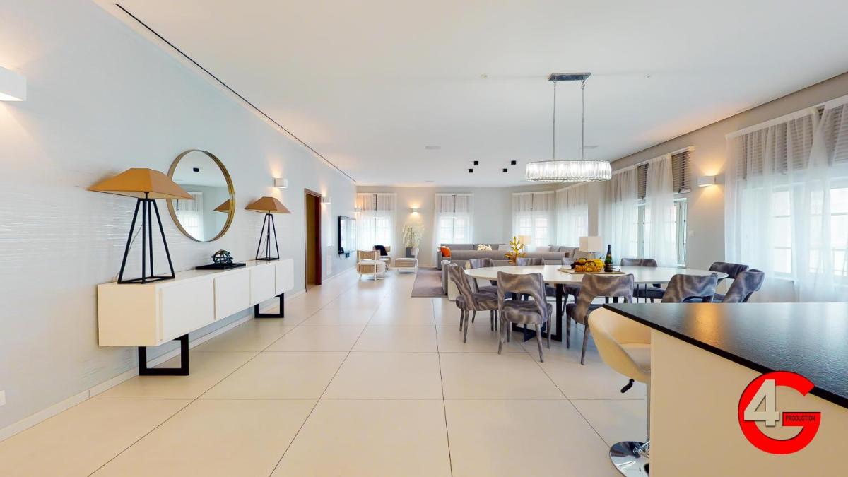 Image 4 of THE POOL HOUSE Cannes