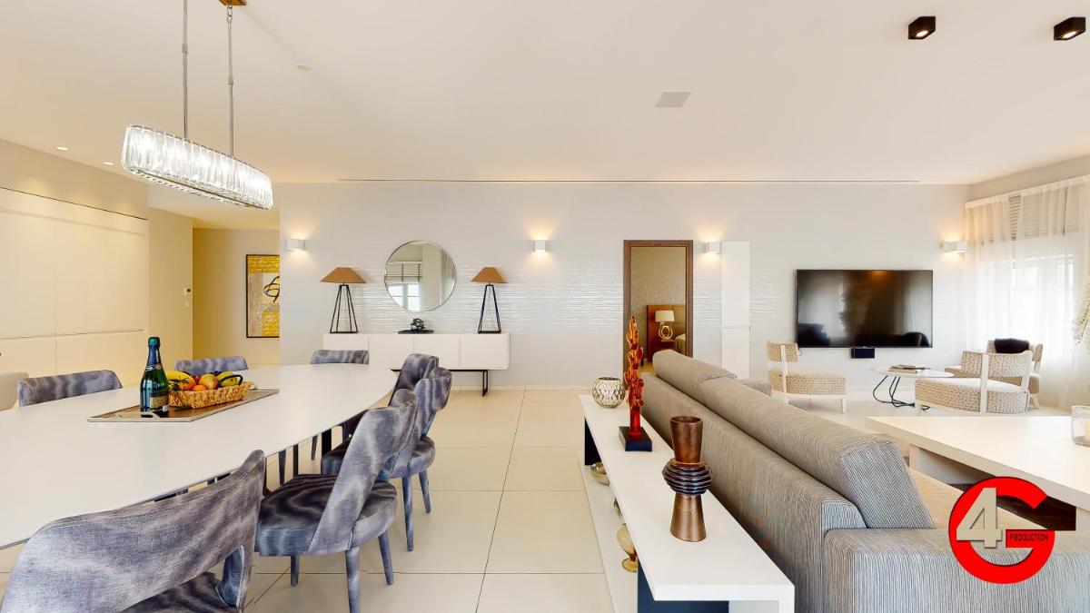 Image 5 of THE POOL HOUSE Cannes
