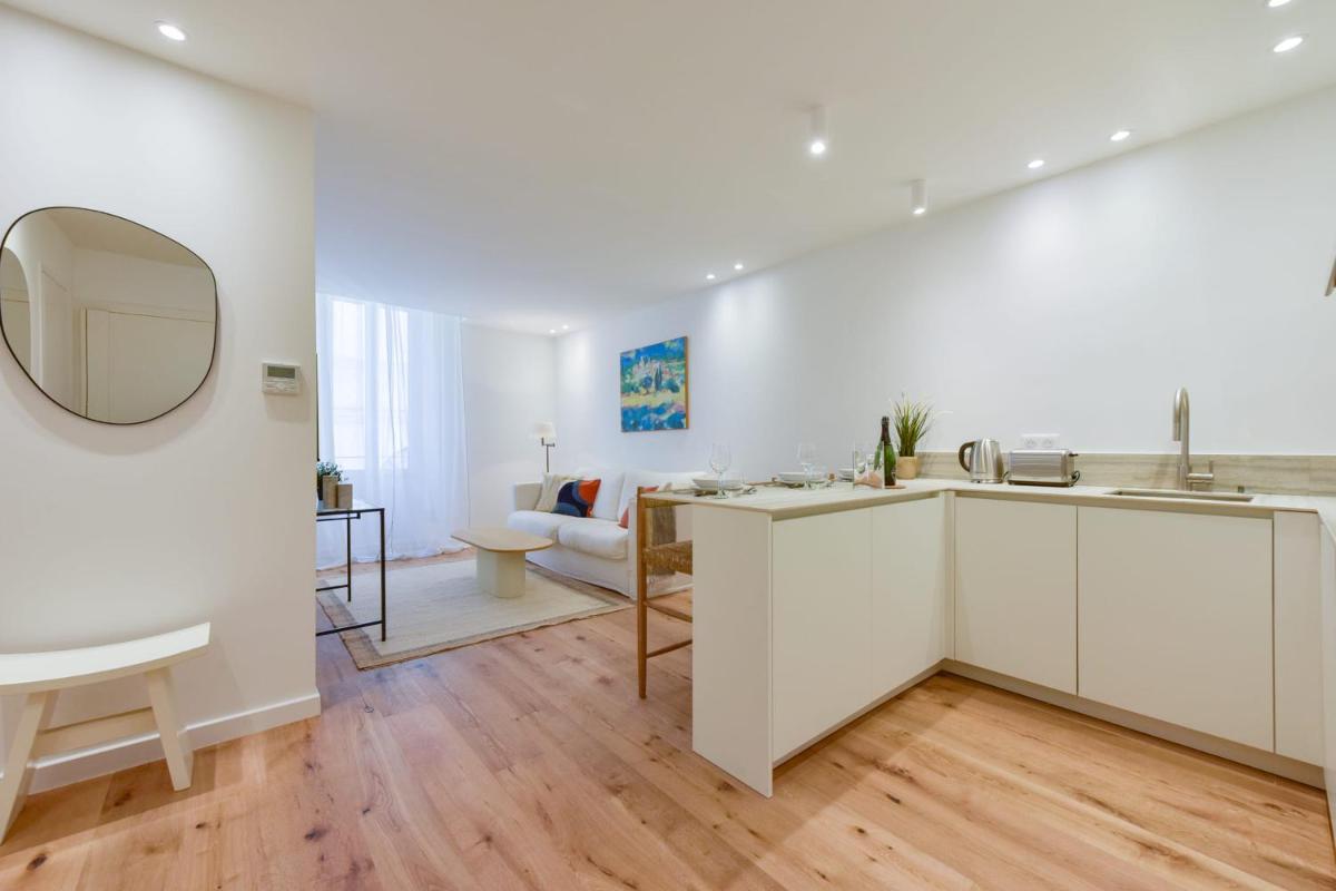 Image 2 of Upscale 1-Br apartment 100 meter from the Palais des Festivals