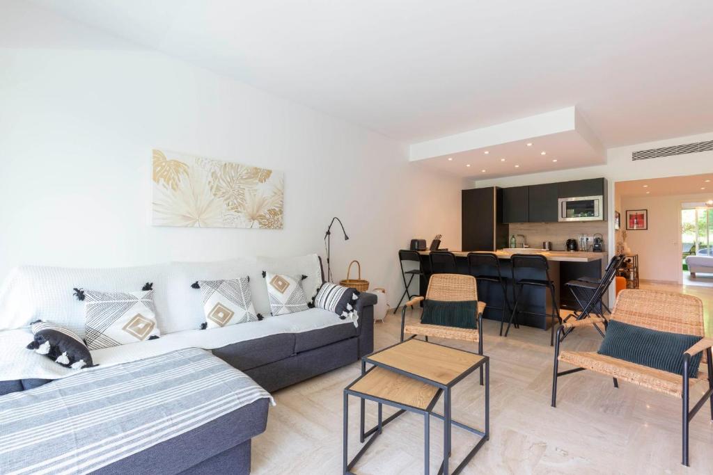 Image of WE CANNES ! Exceptional 4 rooms apartment Cannes Center swimming pool