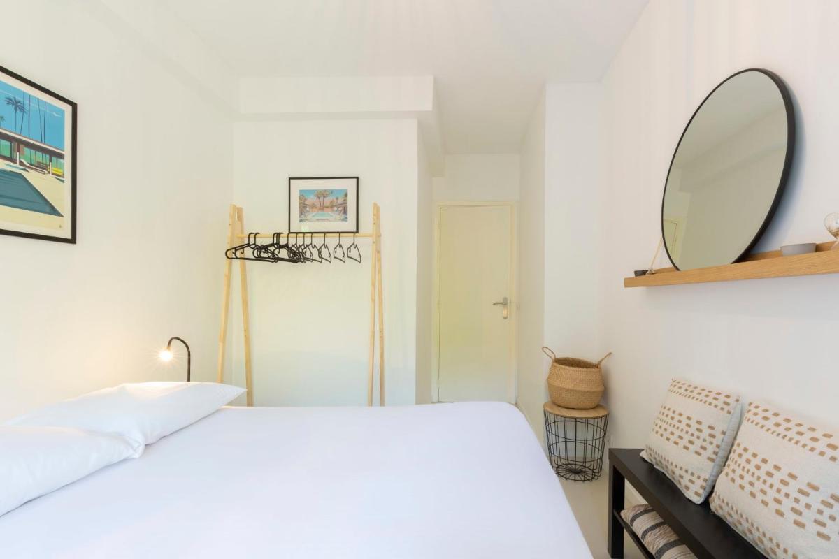 Image 4 of WE CANNES ! Exceptional 4 rooms apartment Cannes Center swimming pool