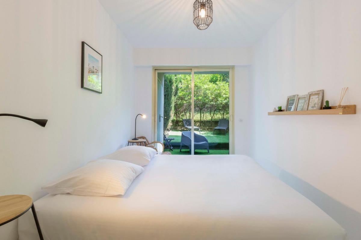 Image 5 of WE CANNES ! Exceptional 4 rooms apartment Cannes Center swimming pool