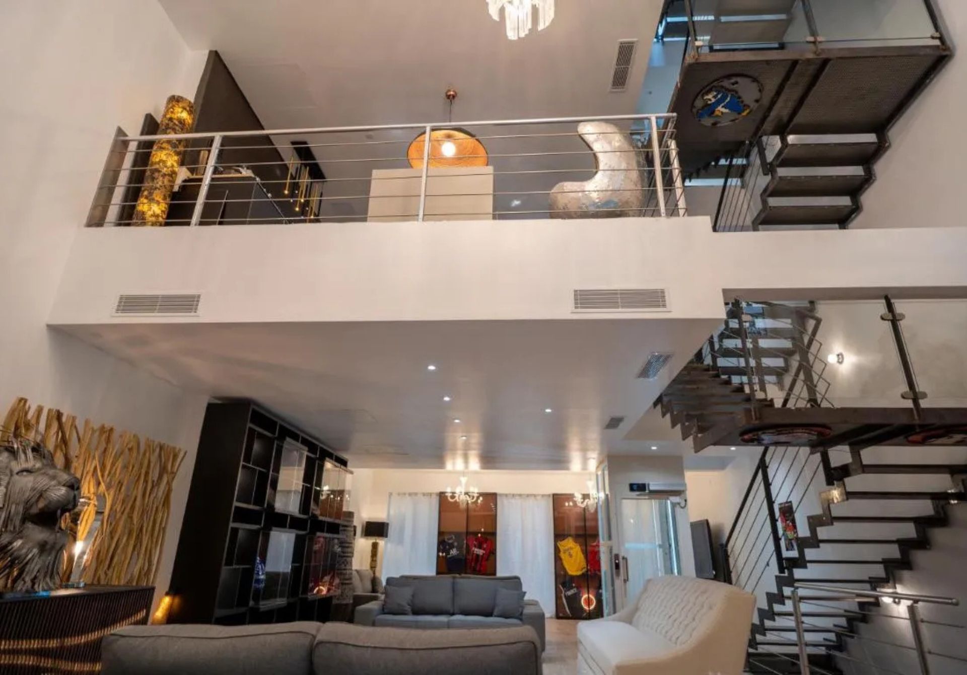 Venue C, Luxury 7 Bedroom Mansion